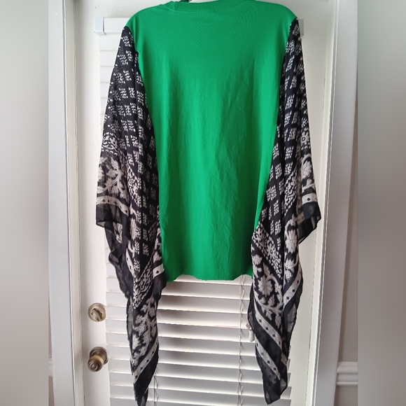 🏀Boston Celtics Graphic Upcycled Tee / Poncho🔥 - Picture 3 of 4